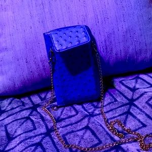 Nice clutch with A gold chain.Dance the night away with your bag on your Body😎